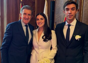 Matrimonio del figlio di Ezio Greggio a Monaco: le immagini delle nozze di Gabriele Greggio in municipio a Monte Carlo