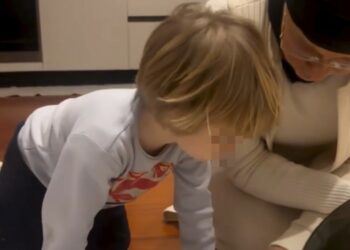 Eleonora Giorgi insegna al nipotino Gabriele i nomi dei minerali