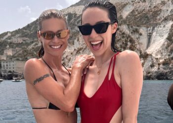 ''Lei ha 48 anni e sembro più vecchia io'': i particolari auguri di Aurora Ramazzotti alla madre Michelle Hunziker