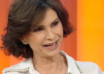 ''Consiglio di congelare gli ovuli'': Ramona Badescu racconta come è diventata mamma a 51 anni