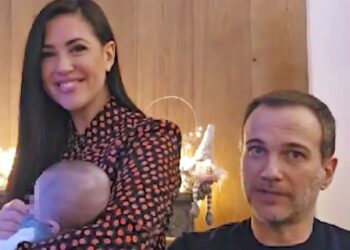 ''Sei una sorella meravigliosa, dolce e buona'': il fratello di Sonia Bruganelli appare in tv con la moglie showgirl e loro figlia