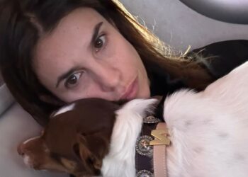 ''Precipito in stati di ansia'': Elisabetta Canalis rientra in Italia nel bel mezzo dei devastanti incendi a Los Angeles, ma non si sente bene