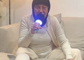 Eleonora Giorgi canta con il nipotino Gabriele