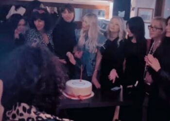 Matilde Brandi spegne 56 candeline con gli amici