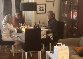 Si rivede sul social il papà di Belen e Cecilia Rodriguez dopo il grave incidente: alle mani sempre guanti bianchi per guarire