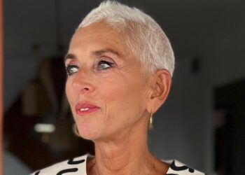 ''Le dicevano che stava meglio prima senza sapere'': foto inedite della lotta al tumore di Paola Marella coi capelli cortissimi