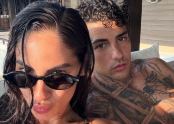 Giulia De Lellis e Tony Effe innamorati e beati alle Maldive insieme: la foto sotto al sole 