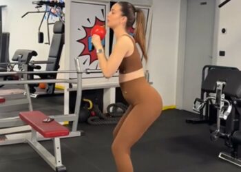 La fidanzata di Andrea Damante Elisa Visari mostra l'allenamento con il pancino