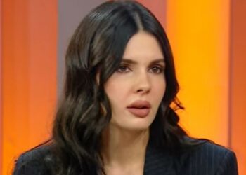 ''Le persone che gli stanno intorno non mi fanno sentire benvenuta, pesante'': la figlia di Sgarbi sul genitore in ospedale