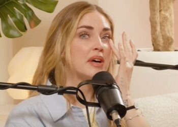 ''Senza di voi non so come ne sarei uscita'': Chiara Ferragni in lacrime ringrazia le due sorelle nel podcast 'di famiglia'