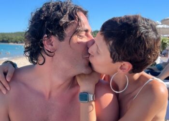 Bianca Balti festeggia 1 anno d’amore col suo Alessandro al mare: guarda