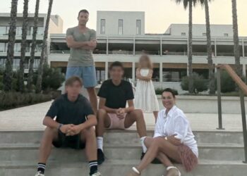 Alena Seredova al mare con tutta la famiglia