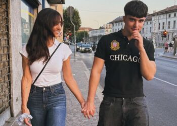 Ambra Angiolini posta rara foto col figlio 18enne Leonardo dopo il suo esame di maturità a Brescia: guarda