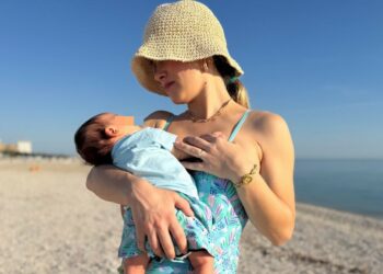 L'ex ballerina di 'Amici' Alice Bellagamba a 1 mese dal parto per la prima volta al mare col figlio neonato Brando: foto