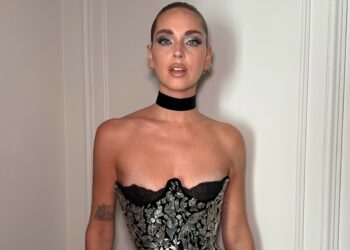 ''Non sembro più giovane oggi che 10 anni fa?'': Chiara Ferragni se lo chiede dopo aver visto questa sua vecchia foto