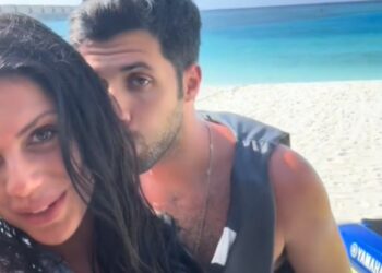 Antonella Fiordelisi festeggia il terzo mesiversario con Giulio Fratini e attacca una ''disperata'' che voleva farli lasciare: guarda