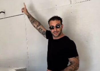 Andreas Muller mostra i lavori nel suo nuovo negozio 