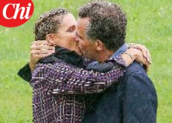 L'amore tra Michelle Hunziker e Nino Tronchetti Provera prosegue a gonfie vele: lui la raggiunge in elicottero sulle Dolomiti, guarda