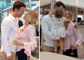 Federica Pellegrini festeggia il terzo anniversario di nozze nella città natale del marito: aperitivo in spiaggia con amici e la piccola Matilde, foto
