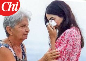 Dopo la separazione da Raoul Bova, Rocìo tra lacrime e affetto familiare: paparazzata durante un pianto, ecco come sta