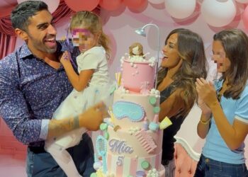 Giorgia Palmas e Filippo Magnini festeggiano i 5 anni della figlia Mia