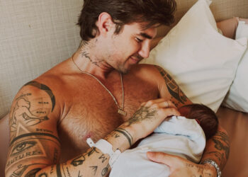 Andrea Damante è papà! Nato il figlio avuto con la giovane compagna: il nome non è per niente italiano