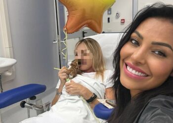 Carolina Marconi sorprende l'amica malata in ospedale mentre fa l'ultima chemioterapia: dopo il suo tumore non dimentica chi lotta, guarda