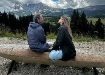 Eleonora Pedron e Fabio Troiano chiudono le vacanze estive sulle Dolomiti: la coppia in montagna prima del rientro