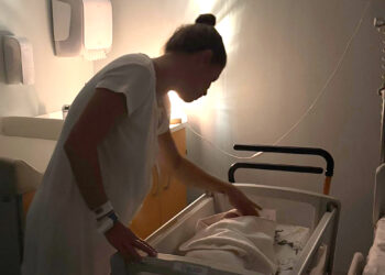 Alessandra Amoroso finalmente annuncia la nascita della figlia Penelope: le prime foto dopo il parto e le dolci parole