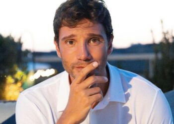 Stefano De Martino parla per la prima volta dei video rubati in cui faceva l'amore con la fidanzata Caroline Tronelli: ecco cos'ha detto