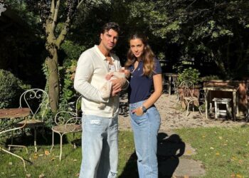 Andrea Damante papà felice tra le pause del tour