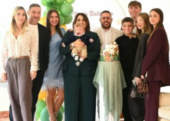 Francesco Totti al battesimo del pronipote Diego con la sua nuova famiglia allargata: foto
