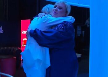 Incredibile! Tina Cipollari abbraccia e consola la sua nemica storica Gemma Galgani a Uomini e Donne: guarda