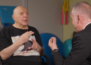 Come sta Platinette dopo il secondo terribile ictus? 'Le Iene' mostrano la riabilitazione e la dottoressa rivela quante possibilità ci sono che torni come prima