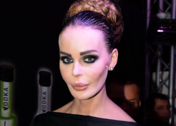 Nina Moric contro Fabrizio Corona per la malattia di loro figlio Carlos: ''Si rifiuta di contribuire, pago io cure e farmaci''