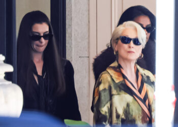 'Il Diavolo veste Prada 2', prime foto dal set a Milano con Anne Hathaway e Meryl Streep: guarda