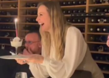 Gigi D'Alessio festeggia la compagna Denise