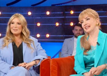 ''L’abbiamo sempre difesa'': Milly Carlucci confessa cosa penserebbe di Selvaggia Lucarelli a Mediaset