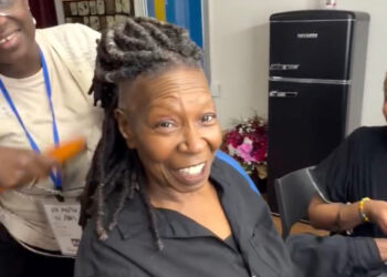Whoopi Goldberg è arrivata a Napoli: il video dal camerino fa impazzire i fan di Un posto al sole