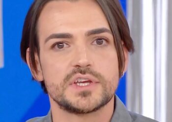 ''Pensavo fosse un invito a fargli una sorpresa'': Valerio Scanu quasi in lacrime in tv svela come ha scoperto la morte di Peppe Vessicchio