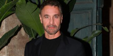 ''Ho voluto una clausola'': Raoul Bova parla per la prima volta dell’accordo di separazione da Rocìo e sull’Arnera dice…