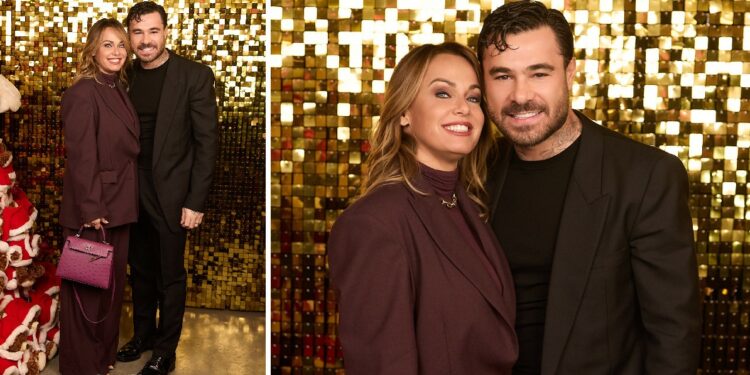 Sonia Bruganelli e il compagno Angelo Madonia mondanissimi al Christmas Party più glamour della Capitale con tanti altri vip: foto