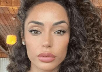 ''Quanto ti ho desiderato'': Raffaella Fico rompe il silenzio dopo il terribile lutto che l'ha colpita ''Quanto ti ho desiderato'': Raffaella Fico rompe il silenzio dopo il terribile lutto che l'ha colpita