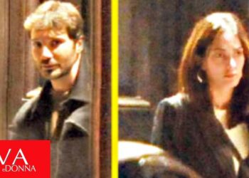 Stefano De Martino e Rocìo Munoz Morales si amano in segreto? Diva e Donna li paparazza separati davanti allo stesso portone Stefano De Martino e Rocìo Munoz Morales si amano in segreto? Diva e Donna li paparazza separati davanti allo stesso portone