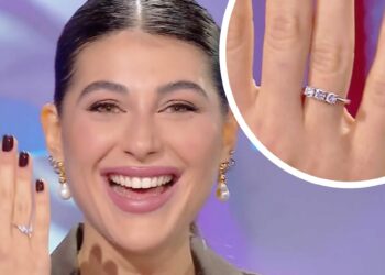 Jimmy Ghione ha regalato anello di fidanzamento di brillanti a Marialaura De Vitis, lei lo mostra felice in tv: guarda Jimmy Ghione ha regalato anello di fidanzamento di brillanti a Marialaura De Vitis, lei lo mostra felice in tv: guarda