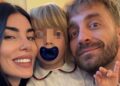 Bianca Atzei e l’ex Stefano Corti si ritrovano insieme al figlio Noa per la festa di Natale a scuola: foto Bianca Atzei e l’ex Stefano Corti si ritrovano insieme al figlio Noa per la festa di Natale a scuola: foto