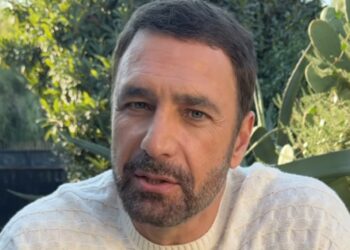 ''Massacrato per aver detto ‘occhi spaccanti’'': Raoul Bova si sfoga sul palco dopo lo scandalo che l’ha travolto ''Massacrato per aver detto ‘occhi spaccanti’'': Raoul Bova si sfoga sul palco dopo lo scandalo che l’ha travolto