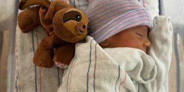 Enrique Iglesias e Anna Kournikova annunciano la nascita del loro quarto figlio