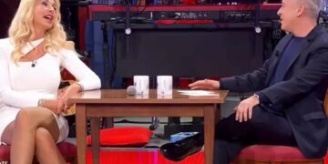 ''Lo hai deciso tu'': Pierluigi Diaco dà il ben servito a Valeria Marini in diretta tv, lei replica piccata ''Lo hai deciso tu'': Pierluigi Diaco dà il ben servito a Valeria Marini in diretta tv, lei replica piccata