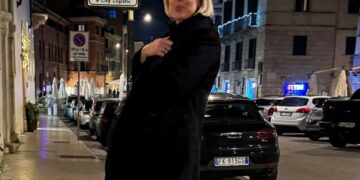 ''Baricentro spostato in avanti'': Federica Pellegrini incinta si regala una serata romantica col marito, foto col pancione